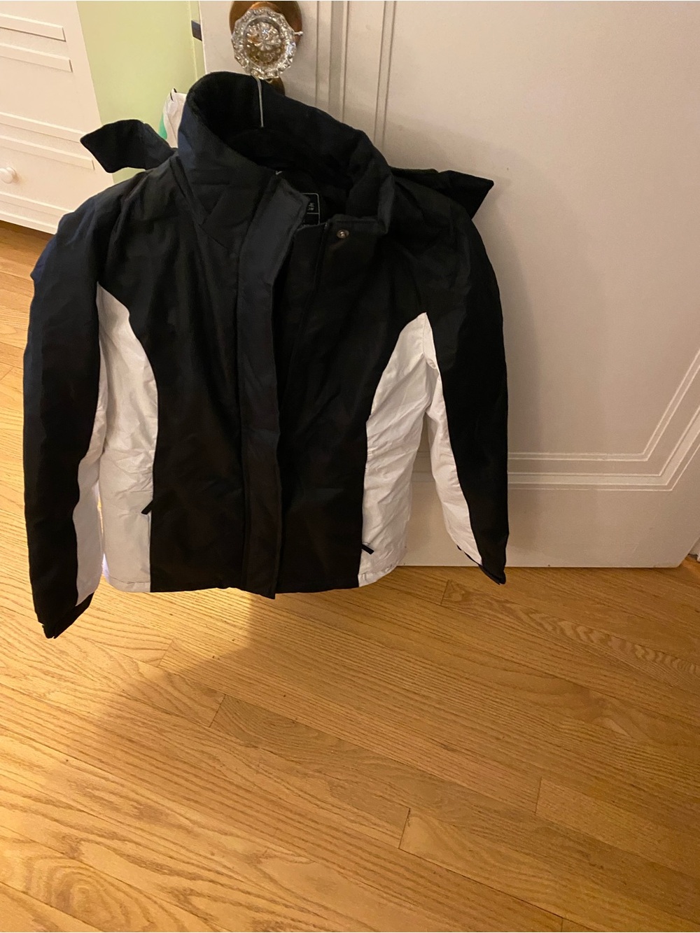 Mountain warehouse brand water resistant isotherm winter coat. Size 0